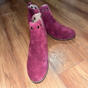 Skechers Women's Suede Ankle Boots - Burgundy